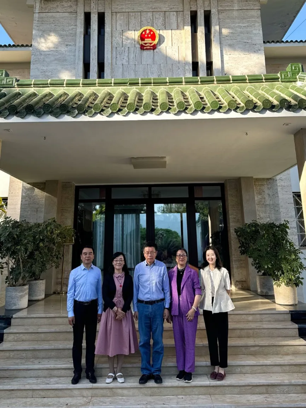         Der chinesische Botschafter in Marokko, S.E. LI Changlin empfang SISUe... 
