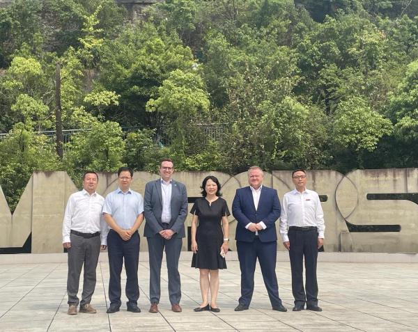         Direktor für internationale Angelegenheiten der Manchester Metropolita... 
